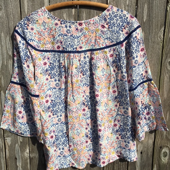 Floral BOHO Top NWT. Bell sleeve. L. - Picture 5 of 6